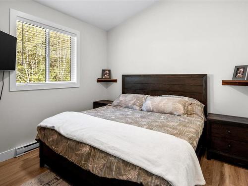 6916 Sellars Rd, Sooke, BC - Indoor Photo Showing Bedroom