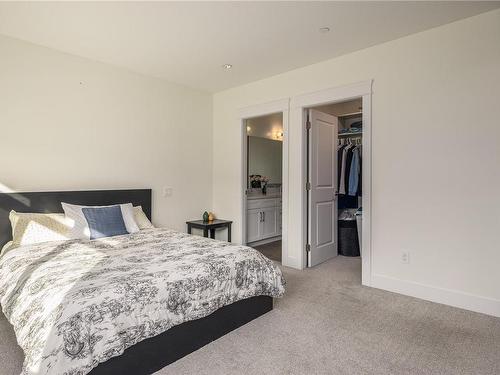 115-5160 Hammond Bay Rd, Nanaimo, BC - Indoor Photo Showing Bedroom