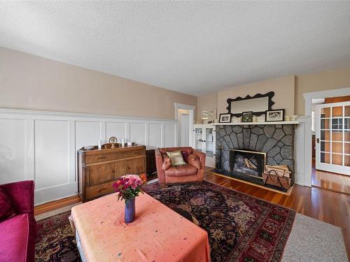 2118 Pentland Rd, Oak Bay, BC - Indoor Photo Showing Living Room With Fireplace