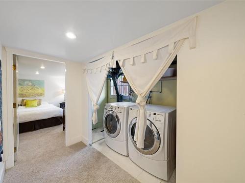 2118 Pentland Rd, Oak Bay, BC - Indoor Photo Showing Laundry Room