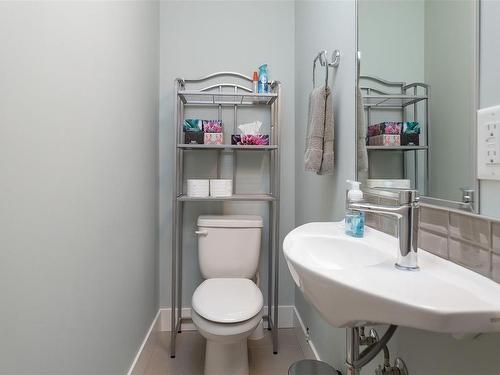 7-235 Island Hwy, View Royal, BC - Indoor Photo Showing Bathroom
