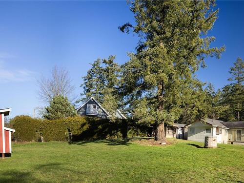 5920 Wallace Dr, Saanich, BC - Outdoor