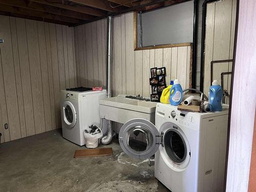 100 Lakeview Drive, Terrace Bay, ON - Indoor Photo Showing Laundry Room