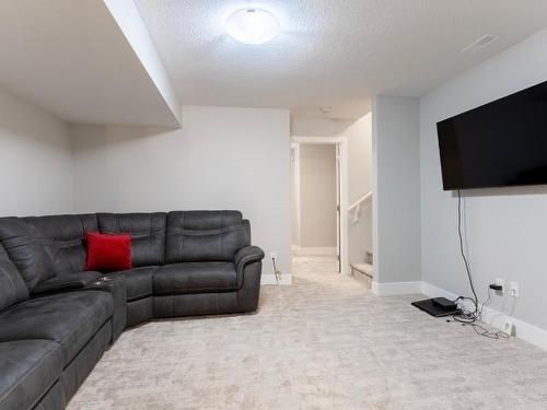 113-200 Grand Boulevard, Kamloops, BC - Indoor Photo Showing Living Room