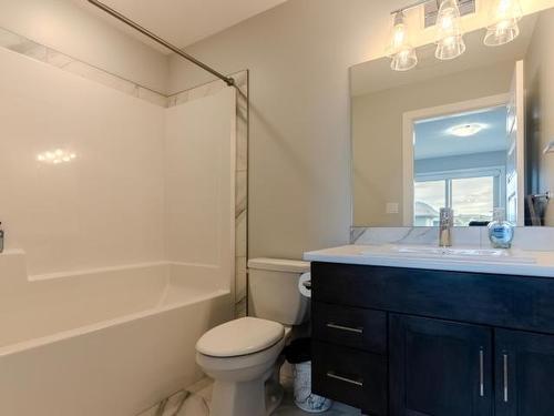 113-200 Grand Boulevard, Kamloops, BC - Indoor Photo Showing Bathroom