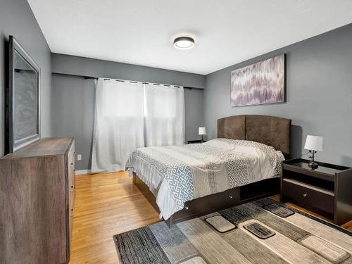 559 Mcgowan Ave, Kamloops, BC - Indoor Photo Showing Bedroom