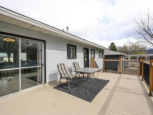 559 Mcgowan Ave, Kamloops, BC - Outdoor With Exterior