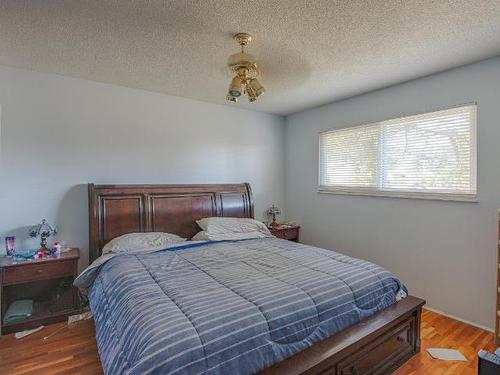 1716 Knollwood Cres, Kamloops, BC - Indoor Photo Showing Bedroom