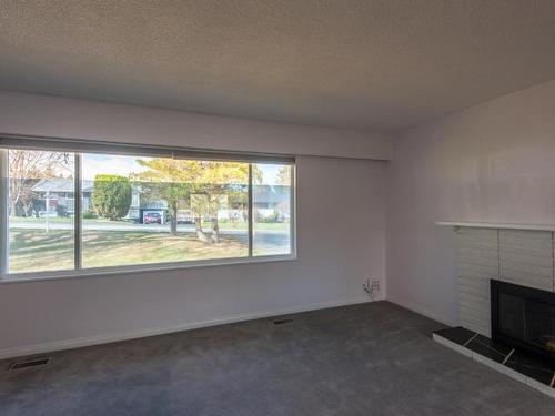 1716 Knollwood Cres, Kamloops, BC - Indoor With Fireplace