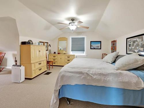 1003 Dominion Street, Kamloops, BC - Indoor Photo Showing Bedroom