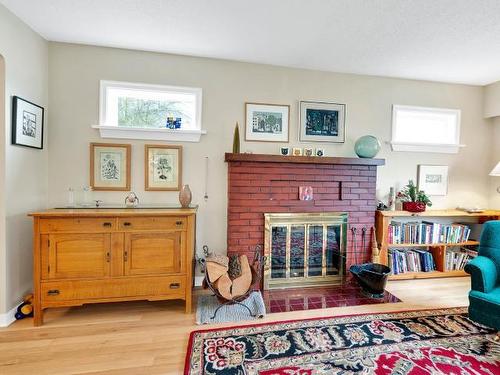 1003 Dominion Street, Kamloops, BC - Indoor With Fireplace