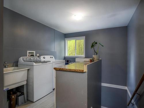 1986 Coal Tyee Trail, Nanaimo, BC - Indoor Photo Showing Laundry Room