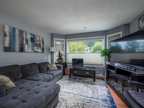 1986 Coal Tyee Trail, Nanaimo, BC - Indoor Photo Showing Living Room