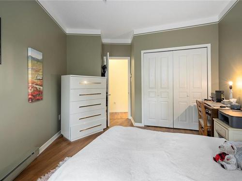 102-5685 Edgewater Lane, Nanaimo, BC - Indoor Photo Showing Bedroom