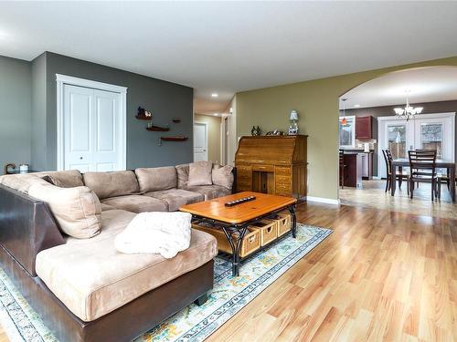 2856 Muir Rd, Courtenay, BC - Indoor Photo Showing Living Room