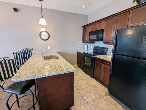 521 - 500 Bighorn Boulevard, Radium Hot Springs, BC - Indoor Photo Showing Kitchen