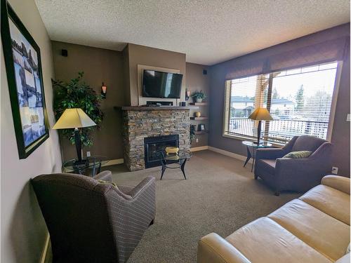 521 - 500 Bighorn Boulevard, Radium Hot Springs, BC - Indoor Photo Showing Living Room With Fireplace