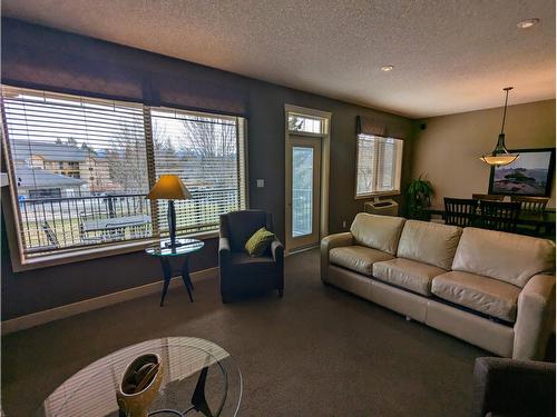 521 - 500 Bighorn Boulevard, Radium Hot Springs, BC - Indoor Photo Showing Living Room