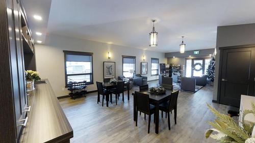 521 - 500 Bighorn Boulevard, Radium Hot Springs, BC - Indoor Photo Showing Dining Room