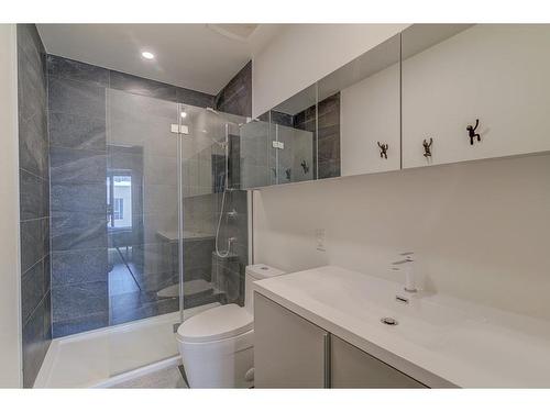 Salle de bains attenante Ã  la CCP - Ph 812-1550 Rue Des Bassins, Montréal (Le Sud-Ouest), QC - Indoor Photo Showing Bathroom