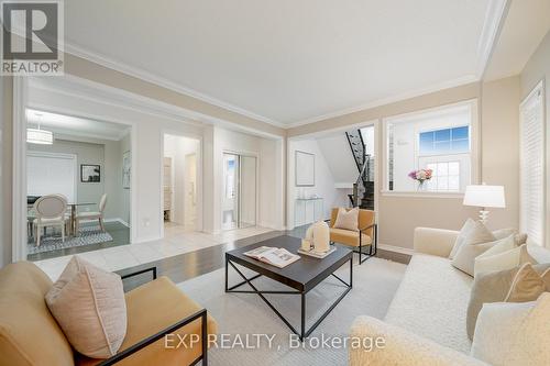 622 Hammond Street E, Shelburne, ON - Indoor Photo Showing Living Room