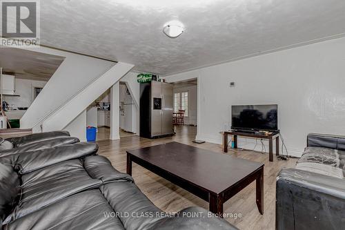 1701 King Street E, Cambridge, ON - Indoor Photo Showing Living Room