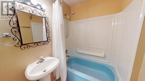 8520 97 Avenue, Fort St. John, BC - Indoor Photo Showing Bathroom