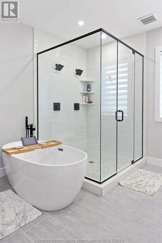 635 Mersea Road 6, Leamington, ON - Indoor Photo Showing Bathroom
