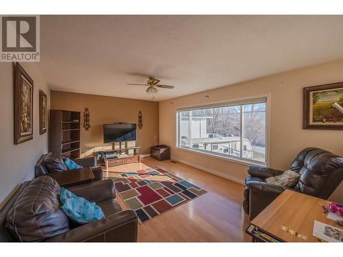 14415 Latimer Avenue, Summerland, BC - Indoor Photo Showing Living Room
