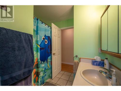 14415 Latimer Avenue, Summerland, BC - Indoor Photo Showing Bathroom