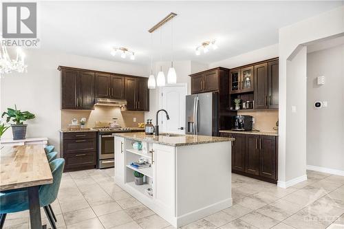 1486 Comfrey Crescent, Ottawa, ON - Indoor Photo Showing Kitchen With Upgraded Kitchen