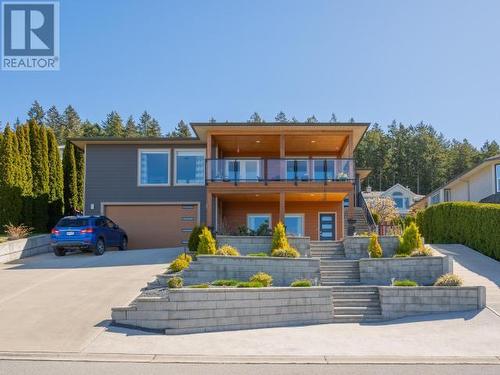 3806 Trail Place, Powell River, BC - Outdoor With Facade