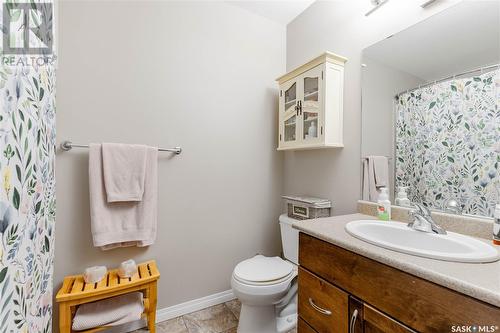 929 Brack Court, Martensville, SK - Indoor Photo Showing Bathroom