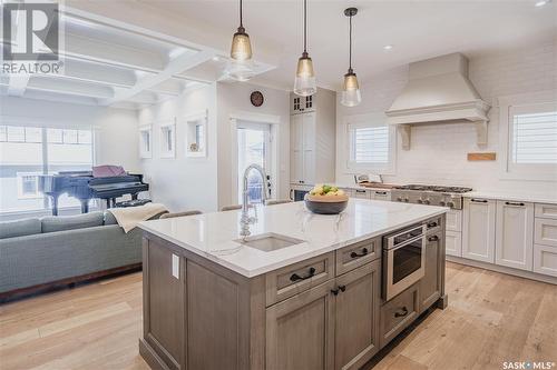 1309 15Th Street E, Saskatoon, SK - Indoor Photo Showing Kitchen With Upgraded Kitchen