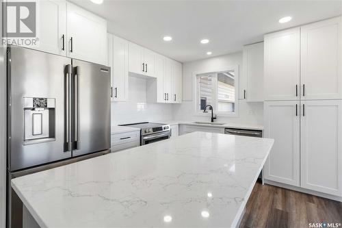 123 Stechishin Crescent, Saskatoon, SK - Indoor Photo Showing Kitchen With Upgraded Kitchen