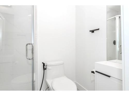 9 6138 128 Street, Surrey, BC - Indoor Photo Showing Bathroom