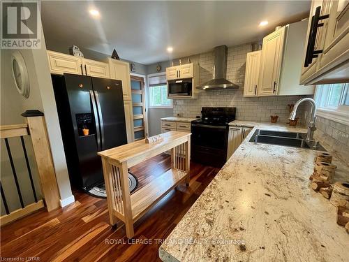179 Warner Bay Rd, Northern Bruce Peninsula, ON - Indoor Photo Showing Kitchen With Double Sink