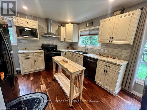 179 Warner Bay Road, Northern Bruce Peninsula, ON - Indoor Photo Showing Kitchen With Double Sink