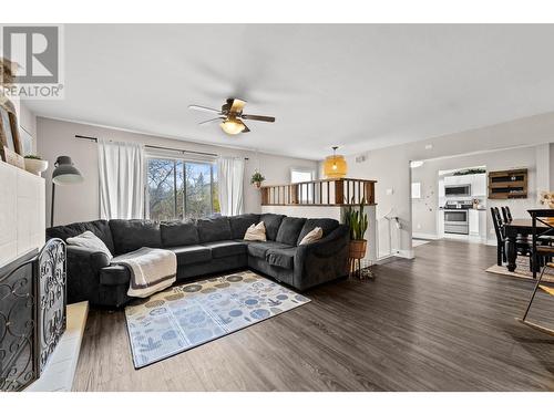 366 Staines Rd, Barriere, BC - Indoor Photo Showing Living Room