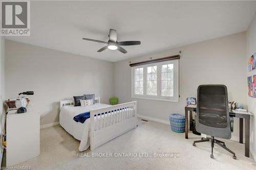 1394 Hazelton Blvd, Burlington, ON - Indoor Photo Showing Bedroom