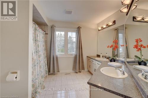 1394 Hazelton Blvd, Burlington, ON - Indoor Photo Showing Bathroom