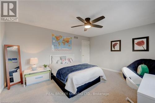 1394 Hazelton Blvd, Burlington, ON - Indoor Photo Showing Bedroom