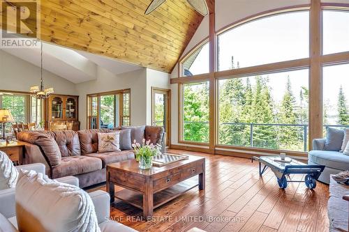 61 County Road 8, Kawartha Lakes, ON - Indoor Photo Showing Living Room