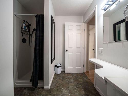 3173 Phillips Road, Vernon, BC - Indoor Photo Showing Bathroom