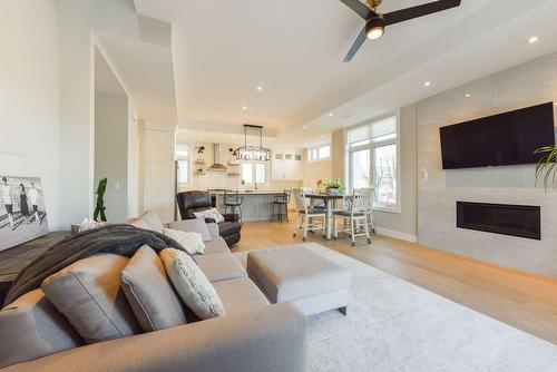 101-222 Lee Avenue, Penticton, BC - Indoor Photo Showing Living Room With Fireplace