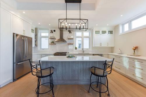 101-222 Lee Avenue, Penticton, BC - Indoor Photo Showing Kitchen With Upgraded Kitchen