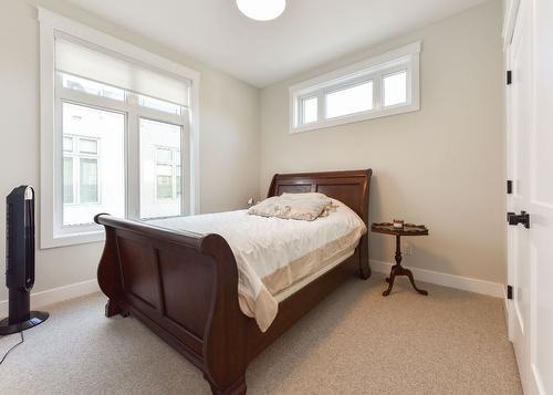 101-222 Lee Avenue, Penticton, BC - Indoor Photo Showing Bedroom