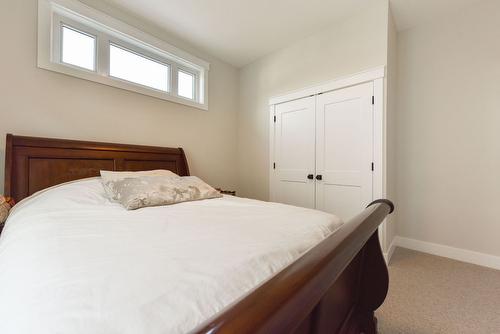 101-222 Lee Avenue, Penticton, BC - Indoor Photo Showing Bedroom