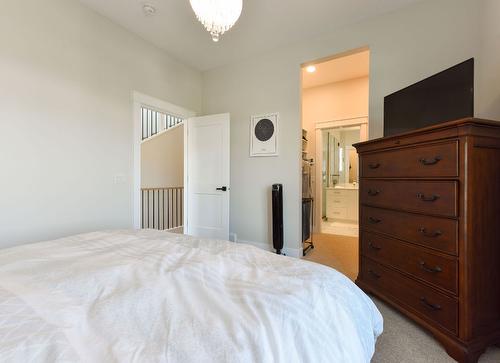 101-222 Lee Avenue, Penticton, BC - Indoor Photo Showing Bedroom