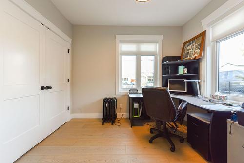 101-222 Lee Avenue, Penticton, BC - Indoor Photo Showing Office